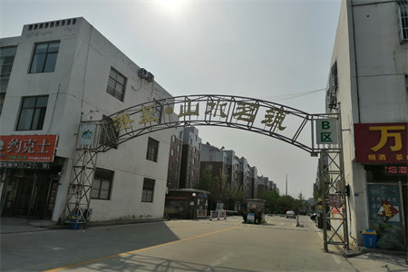 义和小区三楼80平两室带储藏室42万可按揭